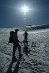 Na ledovci Niederjochferner  v pozad vyuhuje pika Similaunu