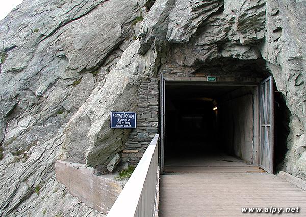 Gamsgrubenweg, druh 214m dlouh tunel