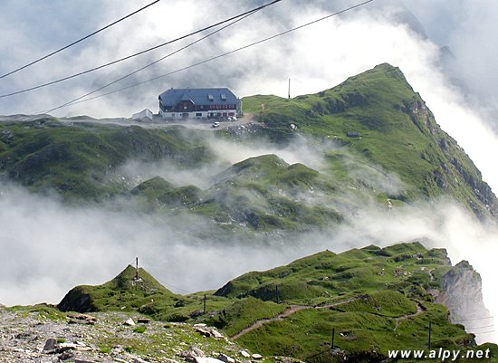Krefelder Hütte v pohledu od Alpincentra